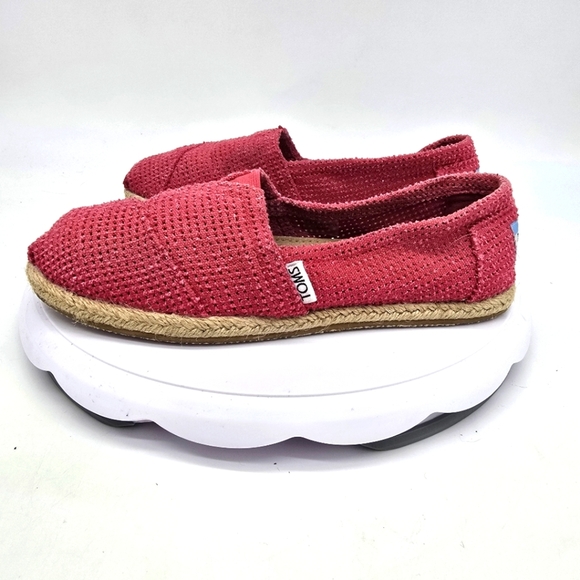 TOMS Shoes Women's 6 Perforated Espadrilles Slip On Fuchsia Freetown - Picture 1 of 8
